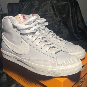 Blazer Mid ‘77 EMB Size 12